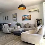 Elena - Luxury Diva