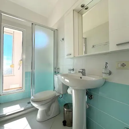 Elena - Luxury Diva Sarandë